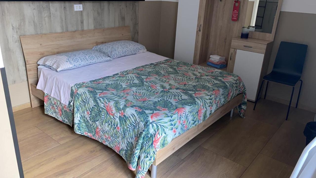Handy Brindisi Bagian luar foto