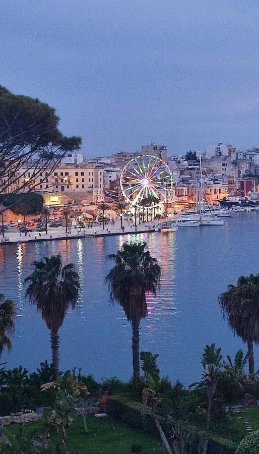 Handy Brindisi Bagian luar foto